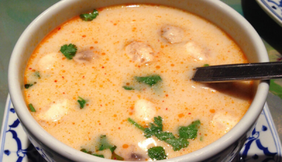 泰式椰汁鸡汤Tom Kha Gai的制作方法汇总 泰式椰汁鸡汤的家常制作方法 如何制作椰汁鸡汤