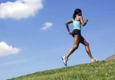一周跑步训练怎么跑，想问下想锻炼跑步得怎么锻炼呢