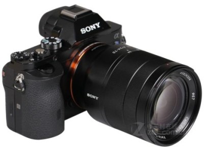 sony24一70f4mm镜头有自动对焦吗