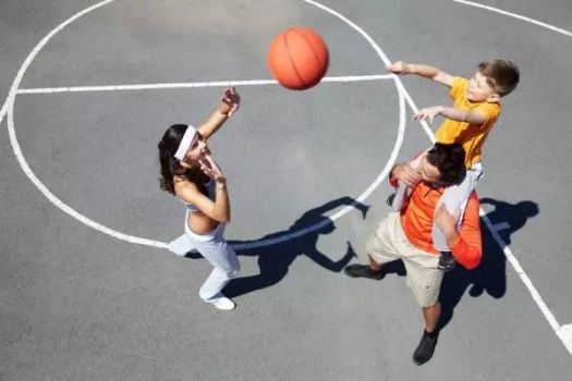 学篮球的十大好处和坏处是什么，打篮球对孩子的好处和坏处