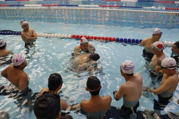 游泳教练的工作经历，如何做一名优秀的游泳教练员