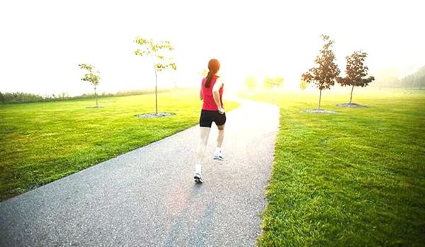 长跑后如何放松肌肉，跑步后浑身酸痛第二天还可以跑步吗